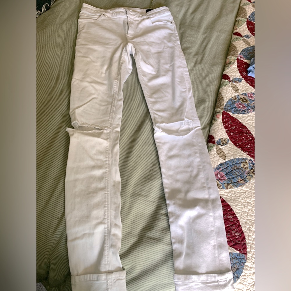 ASOS women’s white distressed Jeans Size 10 GUC